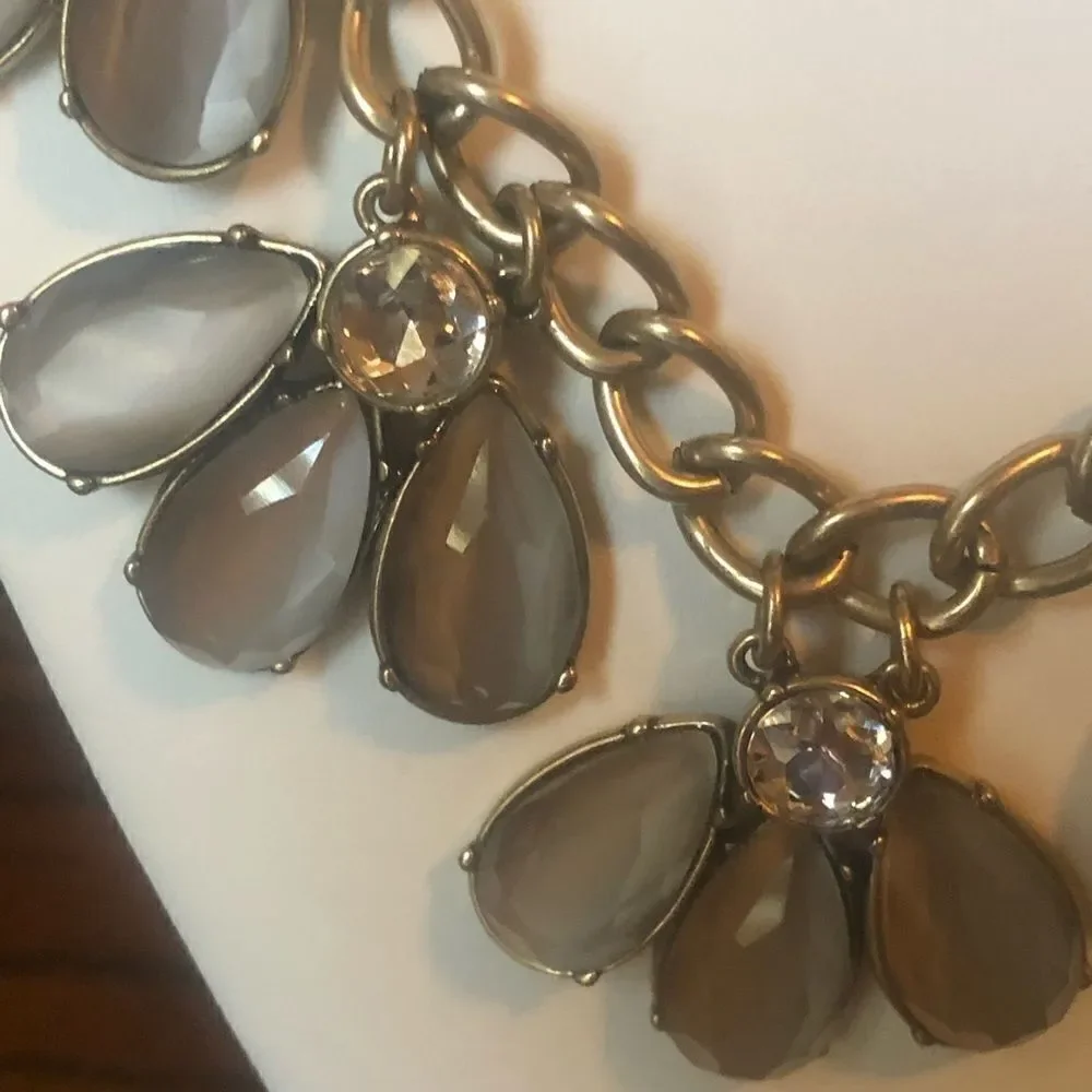 Chunky Necklace Flowers ELIZABETH REIGNS never used stunning